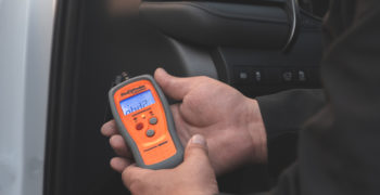 AutoZone associate using a Fix Finder scan tool to diagnose P0017