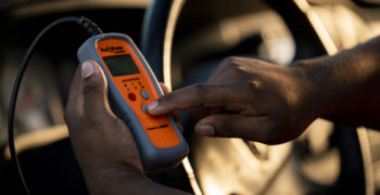 AutoZoner scanning a Dodge truck for P0106