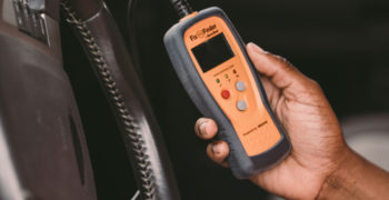 AutoZoner using Fix Finder scan tool to diagnose P0401